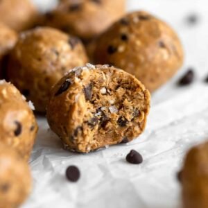 Peanut Butter Oat Chocolate Chip Protein Bites